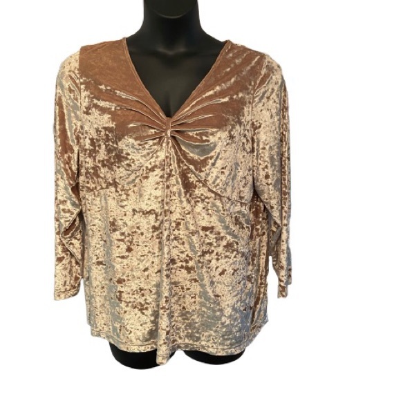 Addition Elle Tops - 💥5/$25 Addition Elle gold top